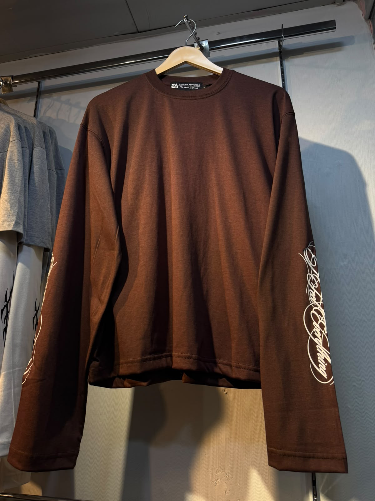 Script Sleeve Boxy Long Sleeve Tee: Chocolate Brown
